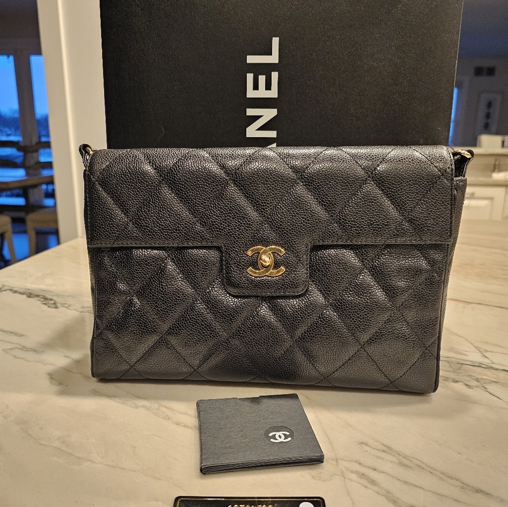 Chanel medium classic caviar